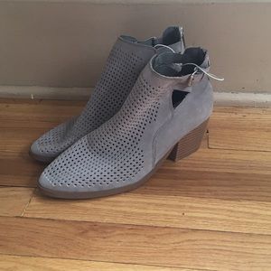 NWOT Shoedazzle Stylish Booties